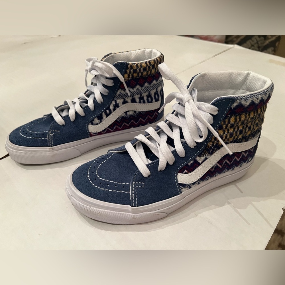 VANS Sk8-Hi UNISEX BLUE/COLORFUL CANVAS SHOE.   MENS 3-1/2. WOMEN SIZE 5